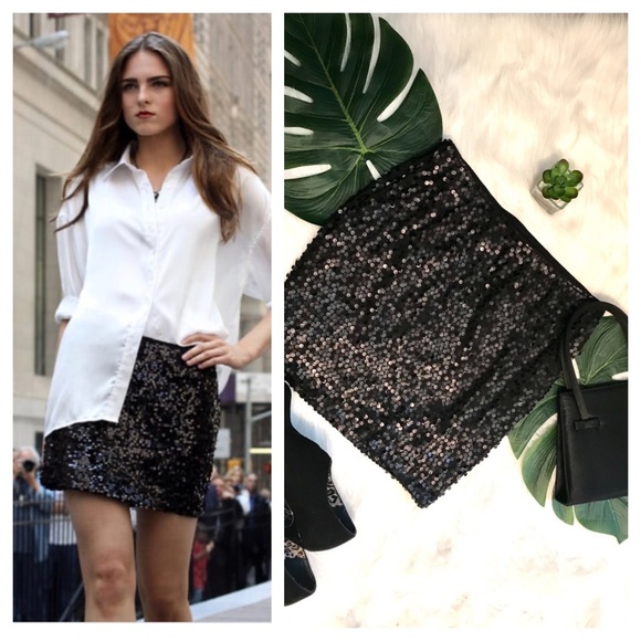 Dresses & Skirts - Black sequin micro mini lined skirt size S! Sexy